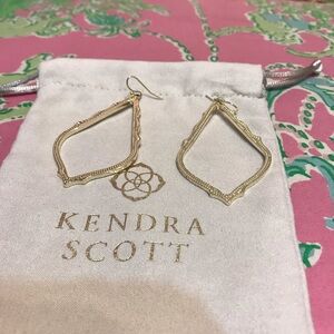 Kendra Scott Sophee Drop Earrings in Gold